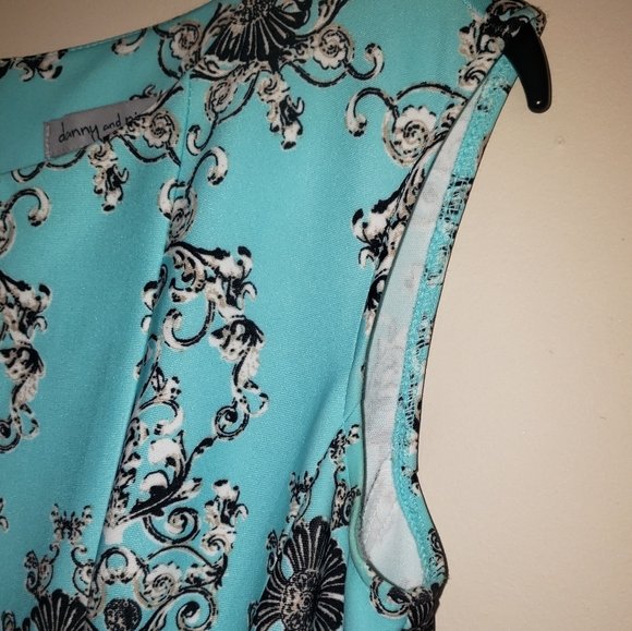 Beautiful dress - Picture 9 of 10